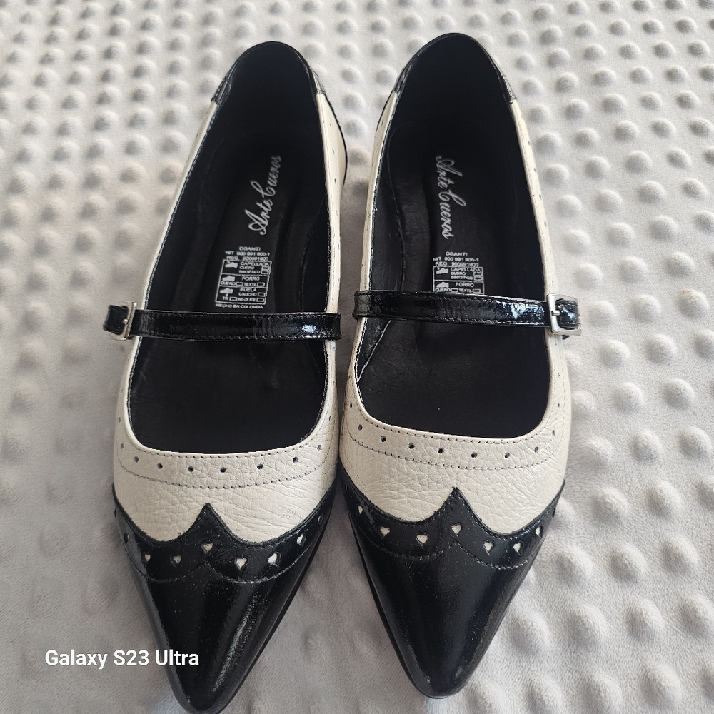 Geniun Leather Black and Beige Women's Flat Shoes - Picture 2 of 11